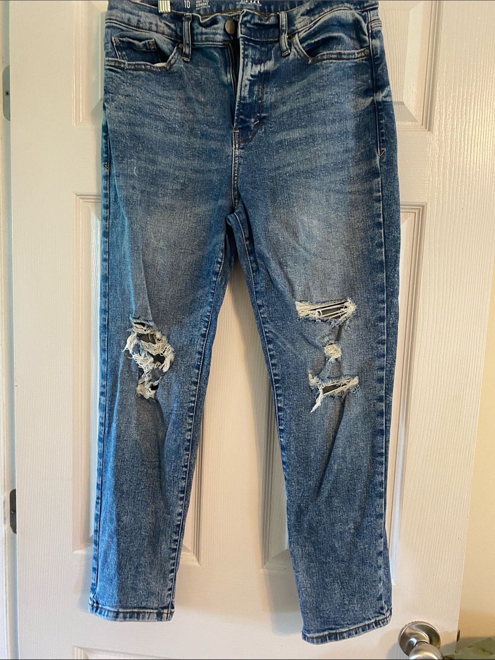 High-Rise Distressed Jeans — Blue Wash